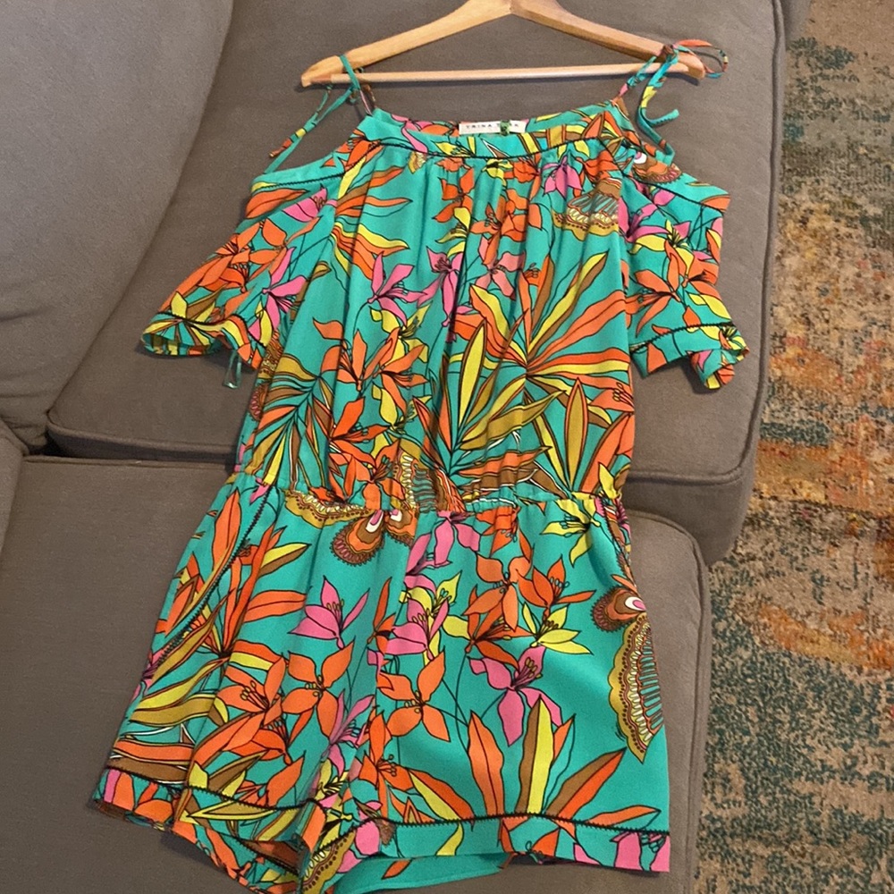 🌺 Trina Turk Women's Affable Papillion Palm Print Cold Shoulder Romper - Picture 3 of 10
